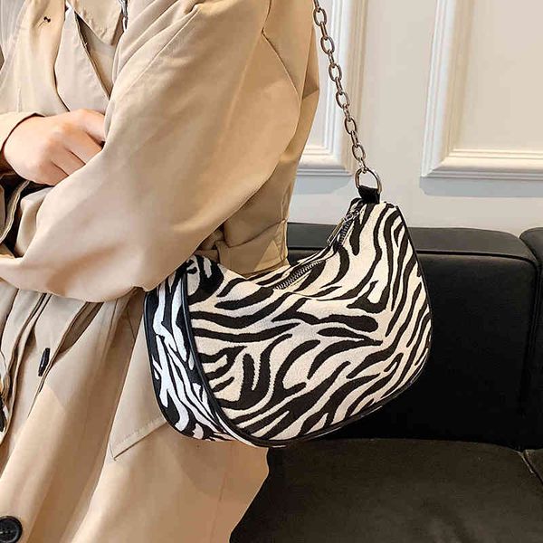 autumn winter super small new cross chain shoulder 2022 luxury brand fashion design versatile ladies bags
autumn winter super small new cross chain shoulder 2022 luxury brand fashion design versatile ladies bags