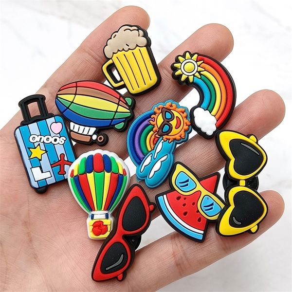 drop 1pcs pvc shoe buckle accessories funny diy happy holidays shoes decoration jibz for charms kids party gift 220708, White;pink
drop 1pcs pvc shoe buckle accessories funny diy happy holidays shoes decoration jibz for charms kids party gift 220708, White;pink