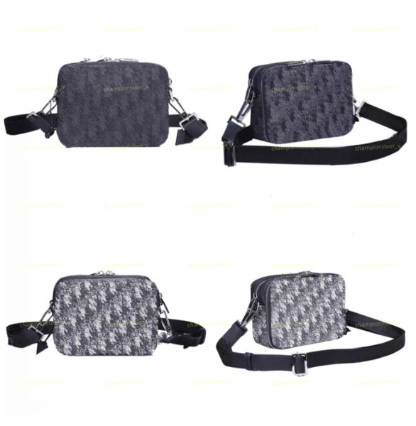 luxurys designers bag exquisite and elegant messenger bags sewing line shape all reflect the texture simple stylish cool vintage canvas styl
luxurys designers bag exquisite and elegant messenger bags sewing line shape all reflect the texture simple stylish cool vintage canvas styl