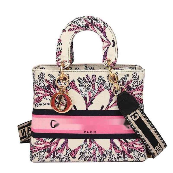 factory direct sale diana 2022 new foreign style graffiti hand fashion single shoulder messenger bag designer
factory direct sale diana 2022 new foreign style graffiti hand fashion single shoulder messenger bag designer