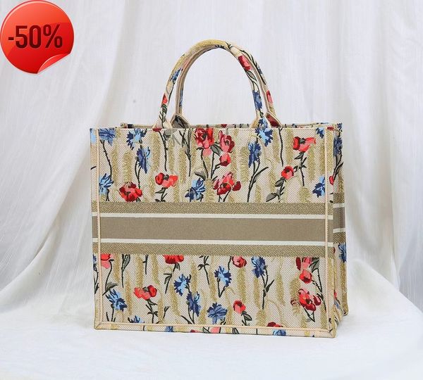 the factory directly 2022 new d home embroidery flower letter shopping women's hand mommy bag
the factory directly 2022 new d home embroidery flower letter shopping women's hand mommy bag