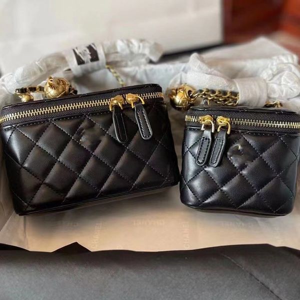 2023 fashion designer ladies new square rhombus chain mini bag retro round bead messenger decorative small square box
2023 fashion designer ladies new square rhombus chain mini bag retro round bead messenger decorative small square box