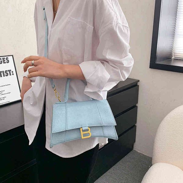 purses outlet 2022 new one shoulder female hourglass crocodile pattern style stick texture small fragrance hand-held messenger bag
purses outlet 2022 new one shoulder female hourglass crocodile pattern style stick texture small fragrance hand-held messenger bag