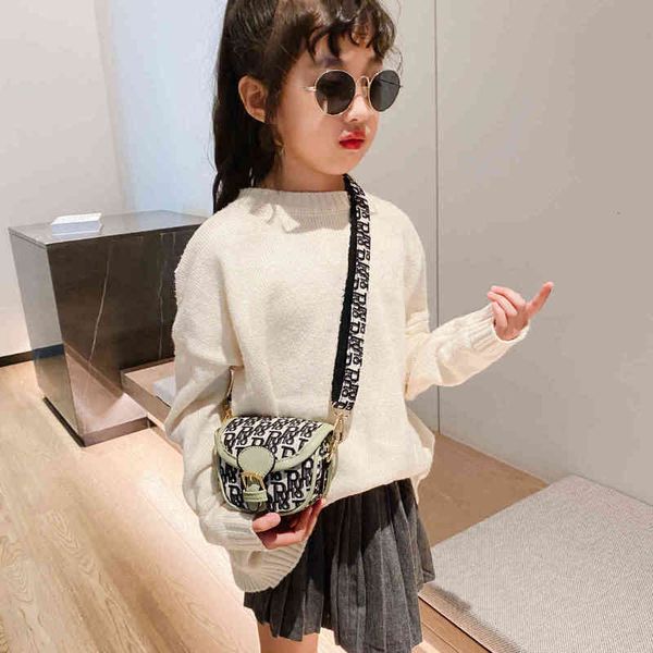 new fashion letter diagonal girls' semicircle bag show mini children's cover buckle single shoulder purse sale
new fashion letter diagonal girls' semicircle bag show mini children's cover buckle single shoulder purse sale
