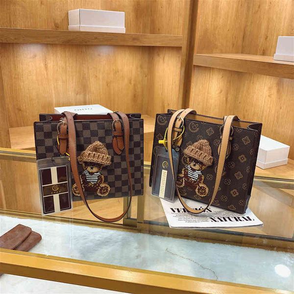 2022 factory wholesale new the new medieval tote is a one shoulder , portable fashion trend, casual and versatile women's bag 2kse
2022 factory wholesale new the new medieval tote is a one shoulder , portable fashion trend, casual and versatile women's bag 2kse