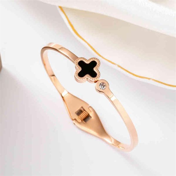 japan and south korea titanium bracelet female clover rose gold non fading simple net red bracelet stainls steel jewelry265w, Golden;silver 
japan and south korea titanium bracelet female clover rose gold non fading simple net red bracelet stainls steel jewelry265w, Golden;silver
