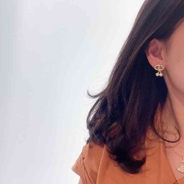 women's fashion personality trend new brand earrings wholesale family di 2022 letter size pearl temperament versatile simple, Silver
women's fashion personality trend new brand earrings wholesale family di 2022 letter size pearl temperament versatile simple, Silver