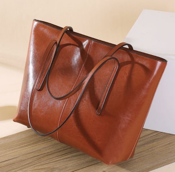 2022 new leather women's bags oil wax largehandbags leather hand-held one-shoulder messenger bag
2022 new leather women's bags oil wax largehandbags leather hand-held one-shoulder messenger bag