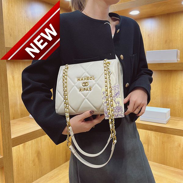 trendy wholesale large capacity new women's high-grade shoulder fashion chain ladies bags
trendy wholesale large capacity new women's high-grade shoulder fashion chain ladies bags