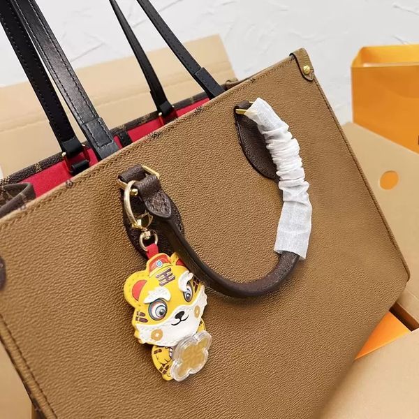 shoulder bag luxurys designers bags totes handbags ladies fashion brand men and women alike vintage old flower print square lined in red, Black;red
shoulder bag luxurys designers bags totes handbags ladies fashion brand men and women alike vintage old flower print square lined in red, Black;red