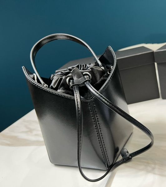 women's fashion bags designer bucket bag irregular mini fresh simple elegant novel exquisite one shoulder messenger bag leisure
women's fashion bags designer bucket bag irregular mini fresh simple elegant novel exquisite one shoulder messenger bag leisure