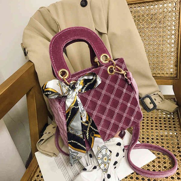 hands portable fashion diana 2022 new bag versatile personalized single shoulder messenger bag luxury designer
hands portable fashion diana 2022 new bag versatile personalized single shoulder messenger bag luxury designer