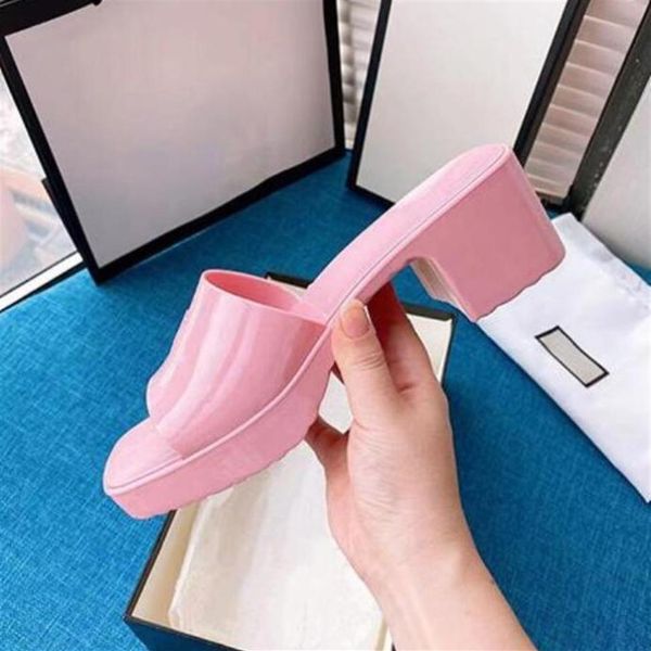 2021 women slipper thick bottom sandals chunky rubber slides platform alphabet lady slipper bright leather heel sandal fadhion bea242c, Black
2021 women slipper thick bottom sandals chunky rubber slides platform alphabet lady slipper bright leather heel sandal fadhion bea242c, Black