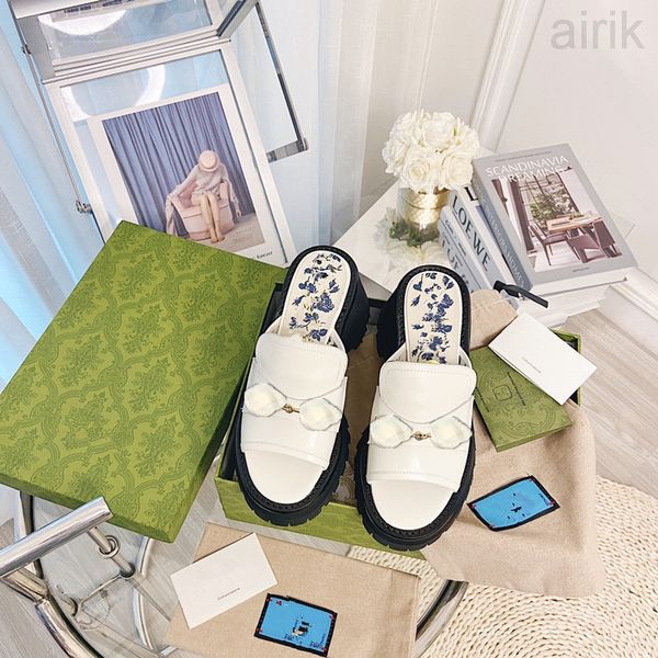 the of 2021 women's slipper is made imported leather and inner casual slippers, Black
the of 2021 women's slipper is made imported leather and inner casual slippers, Black
