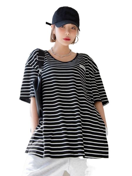 dazy striped letter patched detail drop shoulder tee x0az#, White 
dazy striped letter patched detail drop shoulder tee x0az#, White