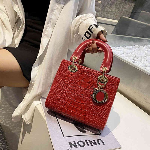 2021 crocodile diana pattern new princess autumn and winter light luxury women's high-grade one shoulder portable messenger
2021 crocodile diana pattern new princess autumn and winter light luxury women's high-grade one shoulder portable messenger
