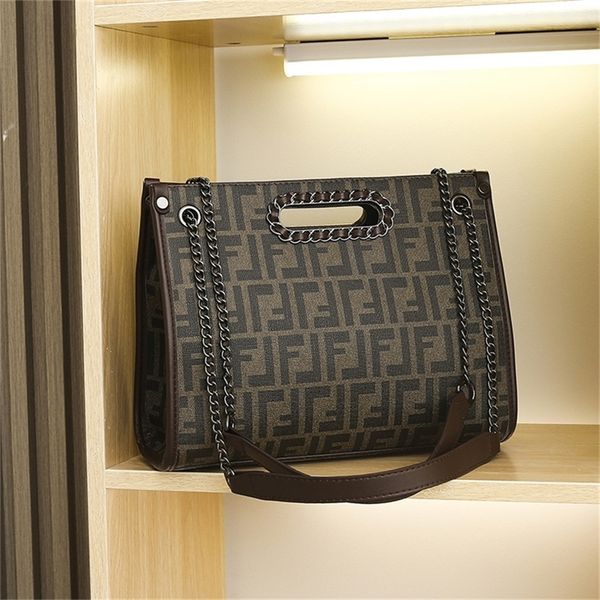new fashion chain live broadcast network red tide single messenger portable tote women's clearance outlet sale 
new fashion chain live broadcast network red tide single messenger portable tote women's clearance outlet sale