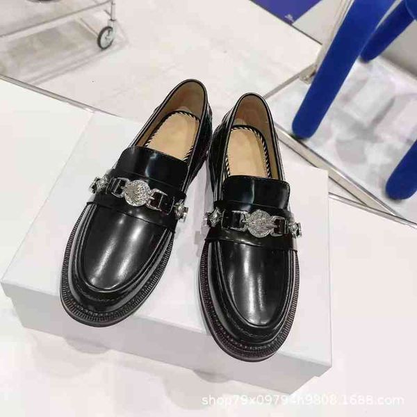 slippers in guangzhou spring and summer thick soled british style metal carved weizhang lefu shoes, Black
slippers in guangzhou spring and summer thick soled british style metal carved weizhang lefu shoes, Black