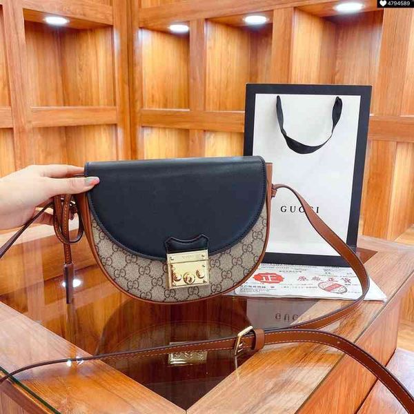 designers with ordinary box official website new saddle b big capacity fashion ladies shoulder bag luxury bags, Black;red
designers with ordinary box official website new saddle b big capacity fashion ladies shoulder bag luxury bags, Black;red