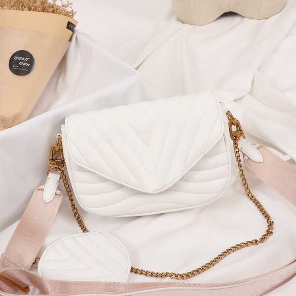 2022 new two in one multifunctional shoulder bag fashion trend smooth leather embroidery element chain messenger bag rose ballet cherry
2022 new two in one multifunctional shoulder bag fashion trend smooth leather embroidery element chain messenger bag rose ballet cherry