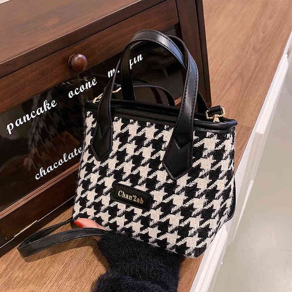 high sense style small women's autumn winter new msenger single shoulder handbag2022 luxury brand fashion design versatile ladies bags
high sense style small women's autumn winter new msenger single shoulder handbag2022 luxury brand fashion design versatile ladies bags