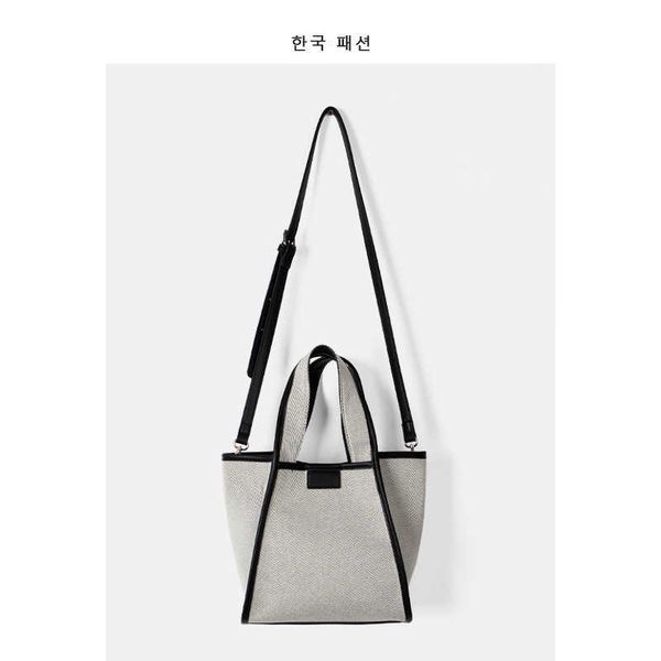 autumn and winter 2021 korean new niche design contrast twill cotton handbag women's fashion versatile canvas diagonal bag
autumn and winter 2021 korean new niche design contrast twill cotton handbag women's fashion versatile canvas diagonal bag