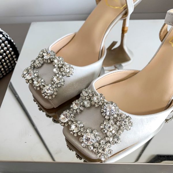 new style square head hollow sandals shopping date, Black
new style square head hollow sandals shopping date, Black