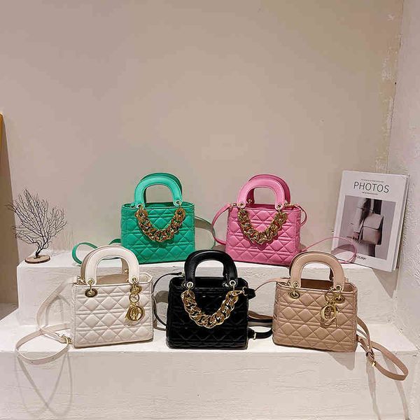 factory direct sale bag female 2022 new one shoulder portable messenger texture lingge princess dai thick chain net red small square designe
factory direct sale bag female 2022 new one shoulder portable messenger texture lingge princess dai thick chain net red small square designe