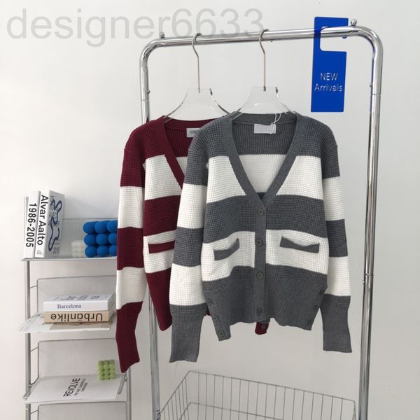 women's sweaters designer thick stripe sweater leisure autumn winter ins fashion brand v-neck buckle pineapple waffle knitted cardigan, White;black
women's sweaters designer thick stripe sweater leisure autumn winter ins fashion brand v-neck buckle pineapple waffle knitted cardigan, White;black