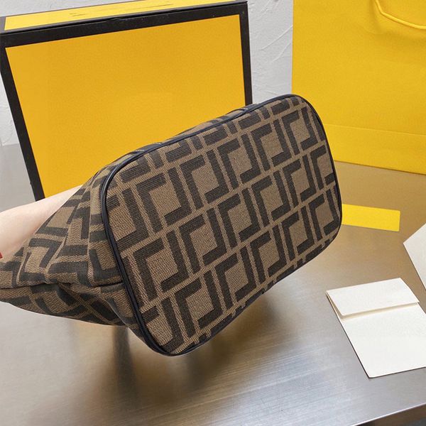 tote the tote bag totes bags women handbags designers fashion all-match classic large capacity multifunction wallet alphabet pattern handbag
tote the tote bag totes bags women handbags designers fashion all-match classic large capacity multifunction wallet alphabet pattern handbag