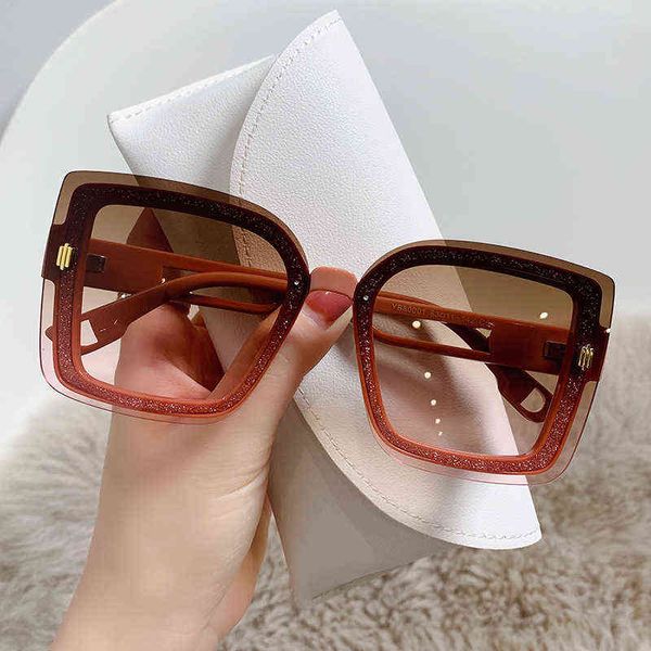 new fancy fashion men's and women's fashion street shooting sunglasses personality cool optical glass cxwy, White;black
new fancy fashion men's and women's fashion street shooting sunglasses personality cool optical glass cxwy, White;black