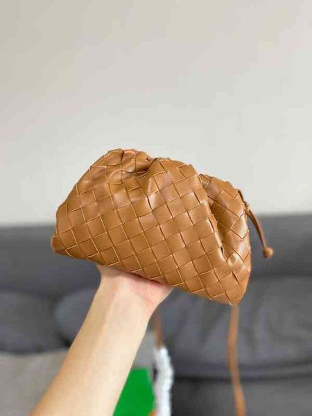 designer womens bottegass handbags venetas types cowhide woven cloud pouch hand-held dumpling single shoulder messenger kkv1
designer womens bottegass handbags venetas types cowhide woven cloud pouch hand-held dumpling single shoulder messenger kkv1
