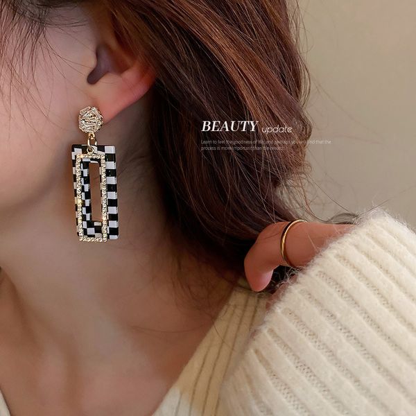 925 silver needle chessboard grid geometric square earrings korean temperament entry lux diamond plaid long earrings women, Golden
925 silver needle chessboard grid geometric square earrings korean temperament entry lux diamond plaid long earrings women, Golden