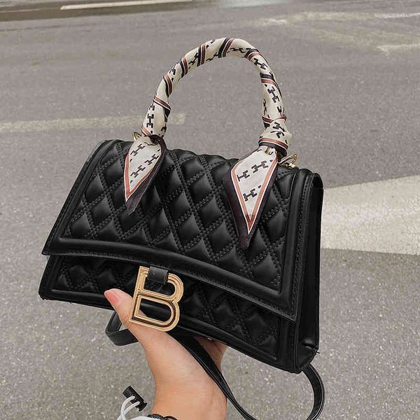 2022 new designer handbags lingge female silk scarf portable square foreign style single messenger
2022 new designer handbags lingge female silk scarf portable square foreign style single messenger