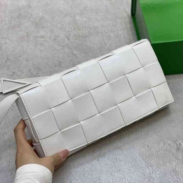 luxurys women bottegas handbags small trend fashion square bag trand est pillow leather cowhide women's cassette waist woven messenger
luxurys women bottegas handbags small trend fashion square bag trand est pillow leather cowhide women's cassette waist woven messenger