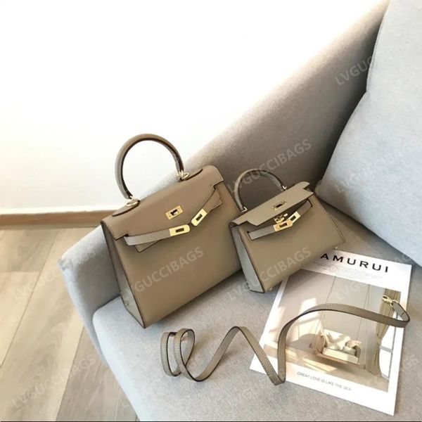 luxury designer diagonal hand bag 2022 fashion second generation mini 19/22cm one shoulder strap leather metal accessories silk scarf ladies
luxury designer diagonal hand bag 2022 fashion second generation mini 19/22cm one shoulder strap leather metal accessories silk scarf ladies
