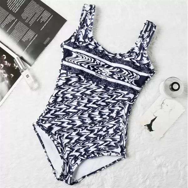 2022 womens bikini beach bikinis summer split swimsuit fashion letter printed strappy siamese split style designer swimwear o244a
2022 womens bikini beach bikinis summer split swimsuit fashion letter printed strappy siamese split style designer swimwear o244a