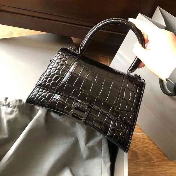 bag balencaigass 2022 handbags fashion designer b family high version women's crocodile hourglass single shoulder diagonal handbag 9494
bag balencaigass 2022 handbags fashion designer b family high version women's crocodile hourglass single shoulder diagonal handbag 9494