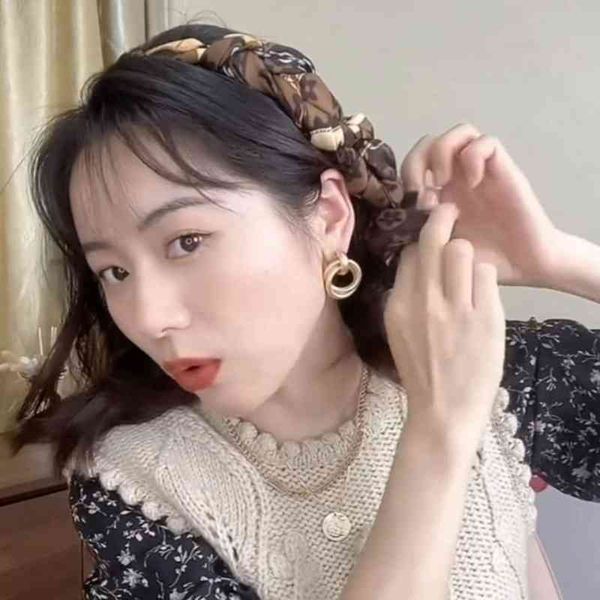 scarves designer silk head scarf hair band net red new scarf female letter oblique angle decoration hair ribbon binding bag long belt scarf, Blue;gray
scarves designer silk head scarf hair band net red new scarf female letter oblique angle decoration hair ribbon binding bag long belt scarf, Blue;gray