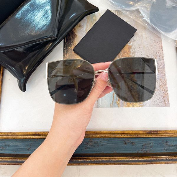 sunglasses for men and women summer style lala anti-ultraviolet retro plate rectangle full frame fashion eyeglasses random, White;black
sunglasses for men and women summer style lala anti-ultraviolet retro plate rectangle full frame fashion eyeglasses random, White;black