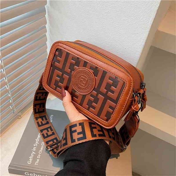 70% factory online sale embossed simple ins red wide strap single shoulder small square bag
70% factory online sale embossed simple ins red wide strap single shoulder small square bag