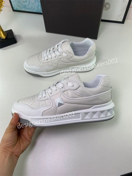2022 luxury designer casual shoes red sole low flat spikes flats black blue suede silver diamond mens womens sneakers zh211033
2022 luxury designer casual shoes red sole low flat spikes flats black blue suede silver diamond mens womens sneakers zh211033
