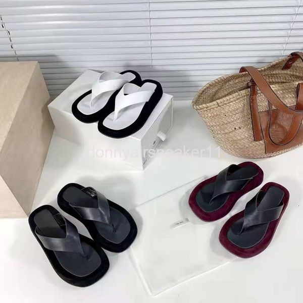 slippers thick soled slippers women's spring outdoor wear net red street shooting versatile trend anti-skid flip flops, Black
slippers thick soled slippers women's spring outdoor wear net red street shooting versatile trend anti-skid flip flops, Black
