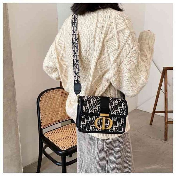purses autumn winter new letter embroidered thread texture small bag personality wide shoulder strap sling one shoulder messenger
purses autumn winter new letter embroidered thread texture small bag personality wide shoulder strap sling one shoulder messenger