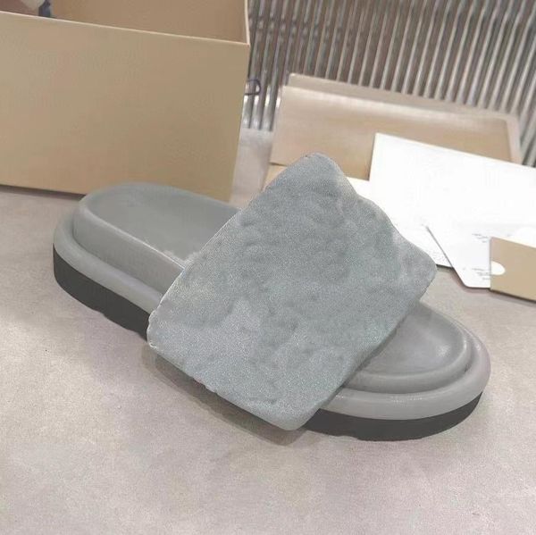 2023 pillow comfort slippers men women smooth calfskin sandals mules letter embossing flat slide rubber bottom outsole non-slip, Black
2023 pillow comfort slippers men women smooth calfskin sandals mules letter embossing flat slide rubber bottom outsole non-slip, Black