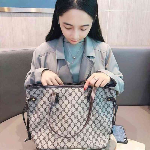 bag female sling new fashion classic old flower tote versatile high-capacity portable shoulder bag s
bag female sling new fashion classic old flower tote versatile high-capacity portable shoulder bag s