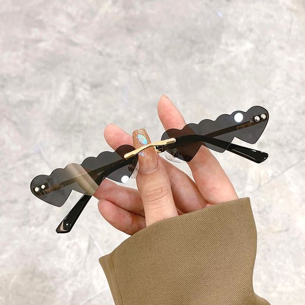 new rimls special heart shape sunglass trendy fashion personalized man female shad colorful uv400 party hip-hop eyewear, White;black
new rimls special heart shape sunglass trendy fashion personalized man female shad colorful uv400 party hip-hop eyewear, White;black