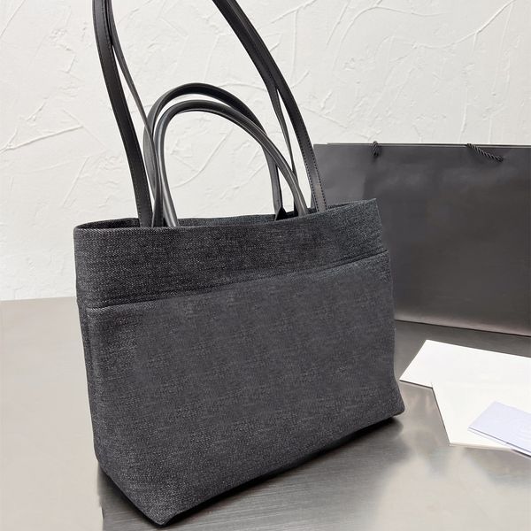 fashion designer brand latest style denim series beach bag waist design retro style men and women large capacity
fashion designer brand latest style denim series beach bag waist design retro style men and women large capacity