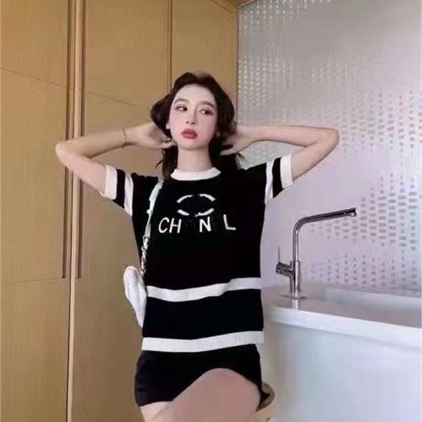 women's sweaters designer 2022 spring and summer new black white contrast jacquard letter embroidery sweater women's loose casual, White;black
women's sweaters designer 2022 spring and summer new black white contrast jacquard letter embroidery sweater women's loose casual, White;black