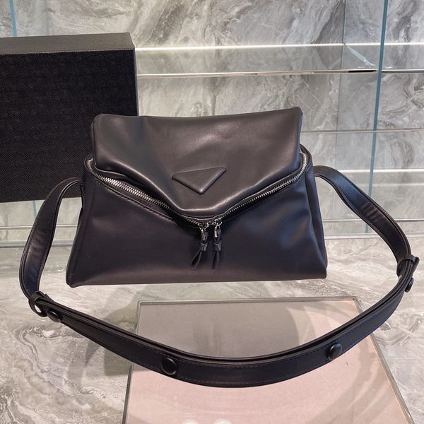 luxury designer italy brand woman triangle shoulder bags genuine leather handbags elling cowhide handbag fashion women cro 
luxury designer italy brand woman triangle shoulder bags genuine leather handbags elling cowhide handbag fashion women cro